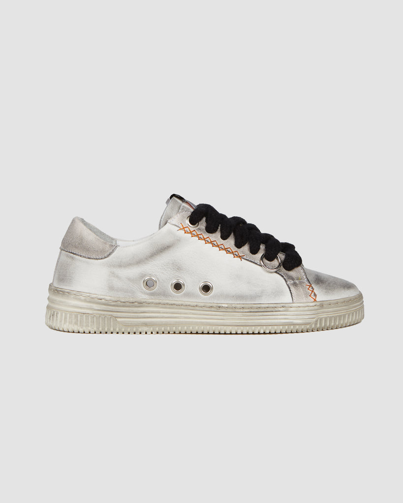 Shinkokyu I LIGHTY ESSENTIAL TRAINERS IN WHITE I  House of Curated.