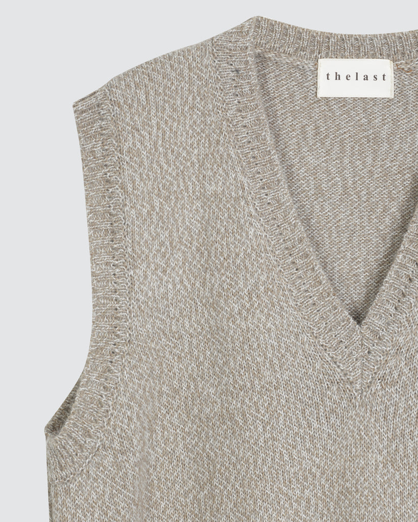 BABY ALPACA VEST IN BEIGE DETAIL I HOUSE OF CURATED