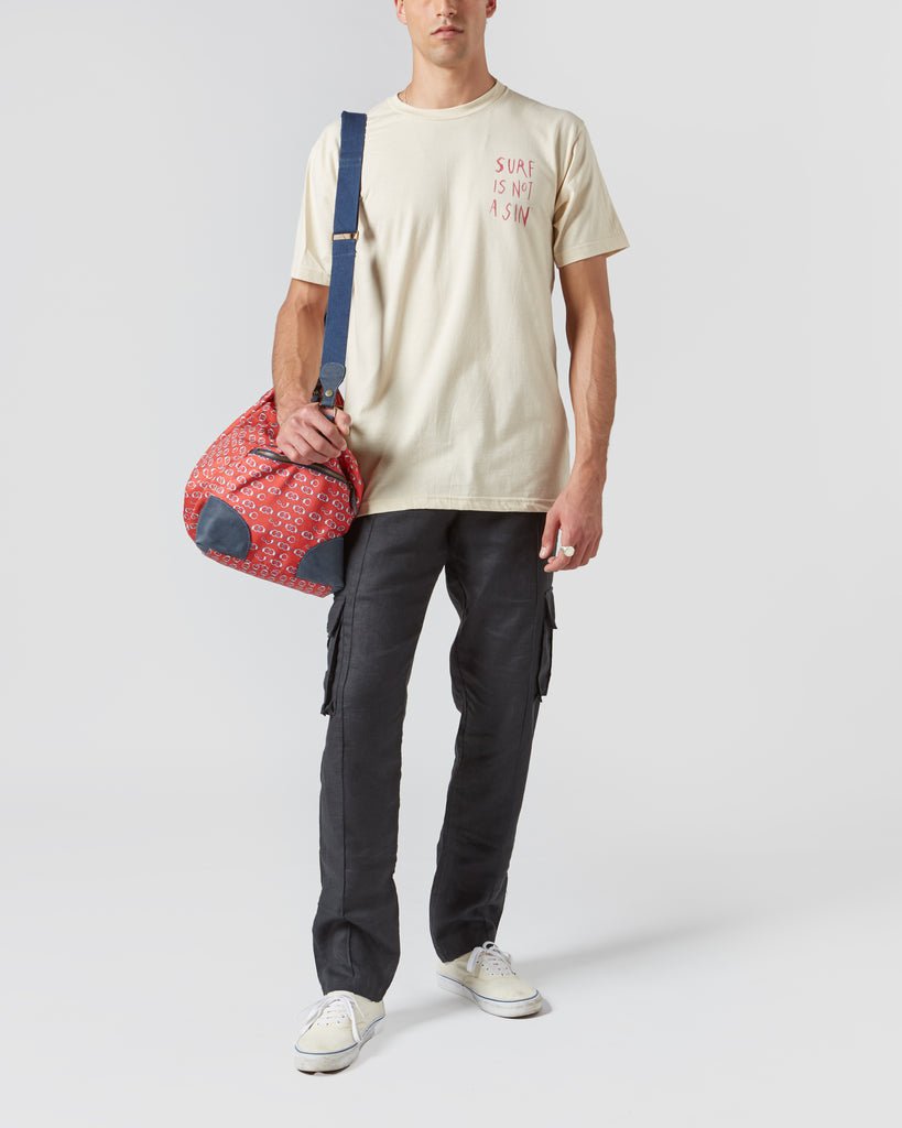 Parioca I VISITA ÍNTIMA WEEKEND BAG IN RED I  House of Curated.